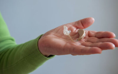 Hörgeräte richtig säubern: Tipps für die tägliche Pflege